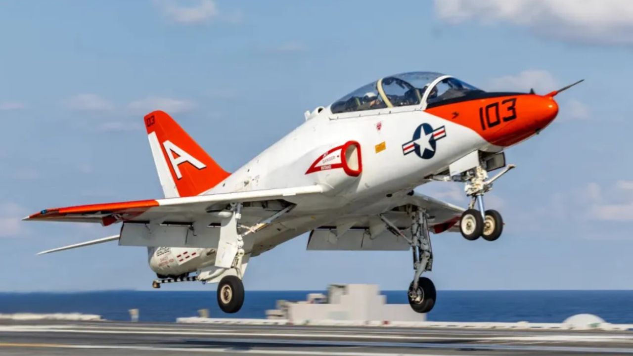 Jet latih T-45 Goshawk Angkatan Laut AS