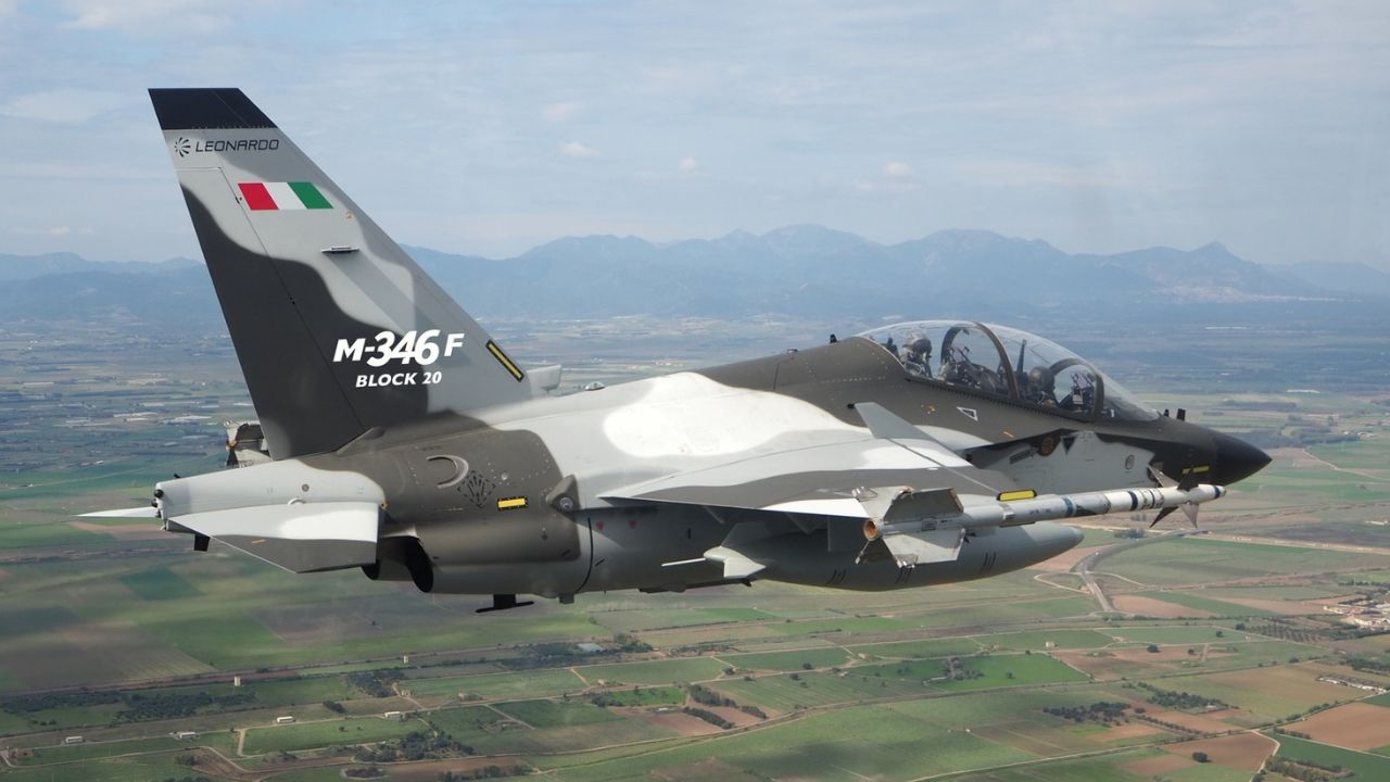 Jet tempur ringan Leonardo M-346F Block 20