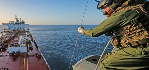 Komando Royal Marines menyergap kapal armada bayangan Rusia di Selat Inggris