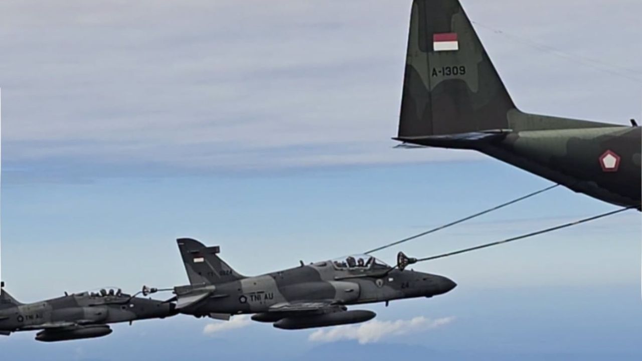 Latihan Air Refueling Hawk Skadron Udara 1