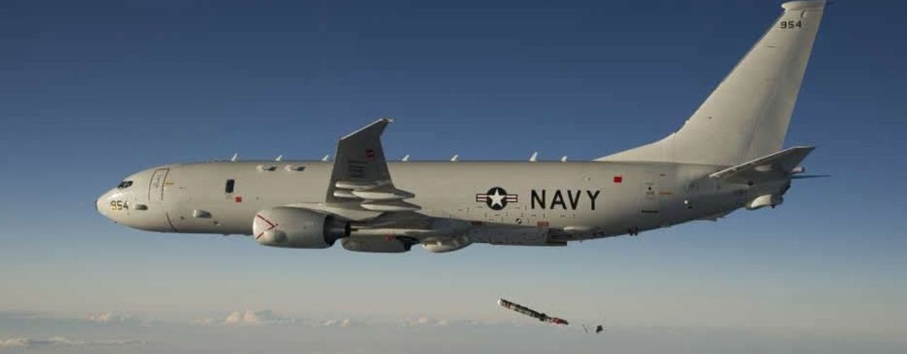 P-8A Poseidon meluncurkan torpedo MK 54