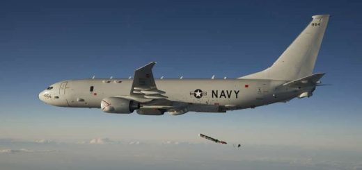 P-8A Poseidon meluncurkan torpedo MK 54
