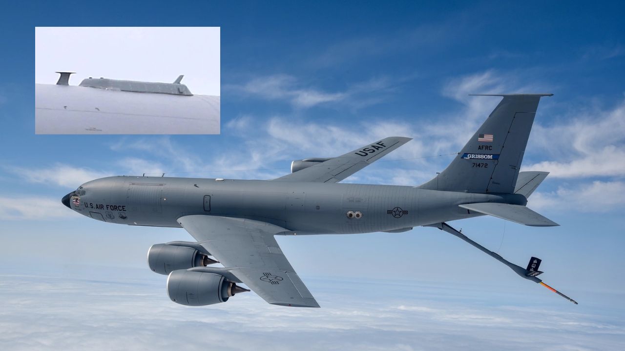 Pesawat tanker KC-135 Stratotanker USAF teridentifikasi memakai antena baru di atas badannya