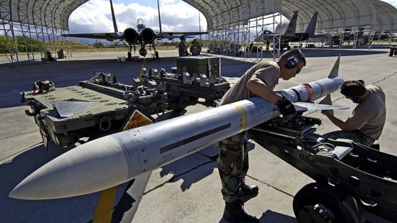 Rudal AIM-120 AMRAAM