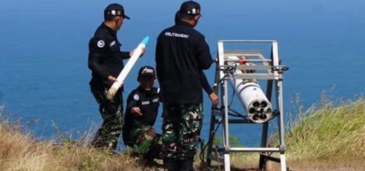 TNI AU menguji roket WAFAR RD-702 buatan PTDI