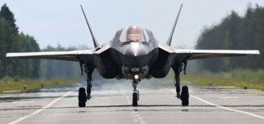 USMC F-35B mendarat di jalan raya di Finlandia