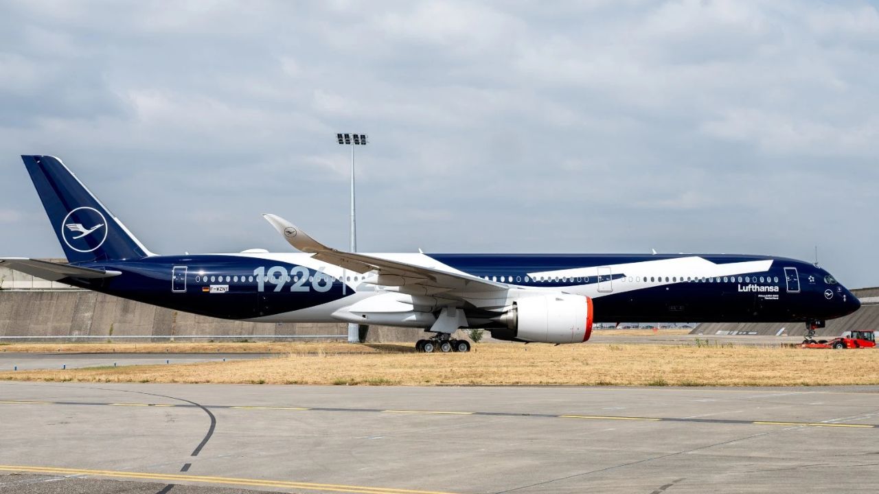 A350-1000 Lufthansa 100 Tahun