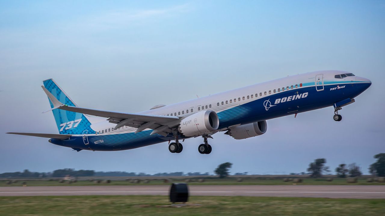 Boeing 737 MAX 10