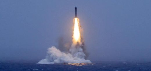 China tembakkan rudal balistik dari kapal selam