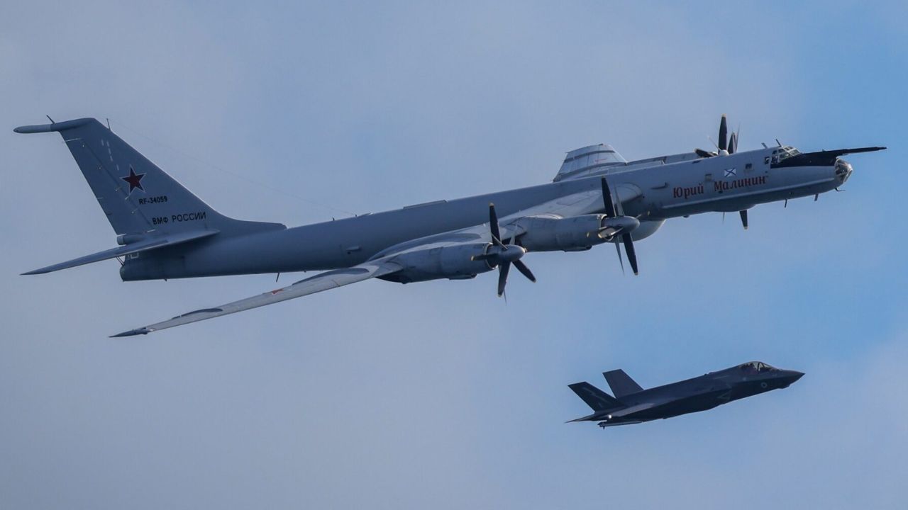 F-35B Inggris cegat Tu-142 Rusia di Far Noth