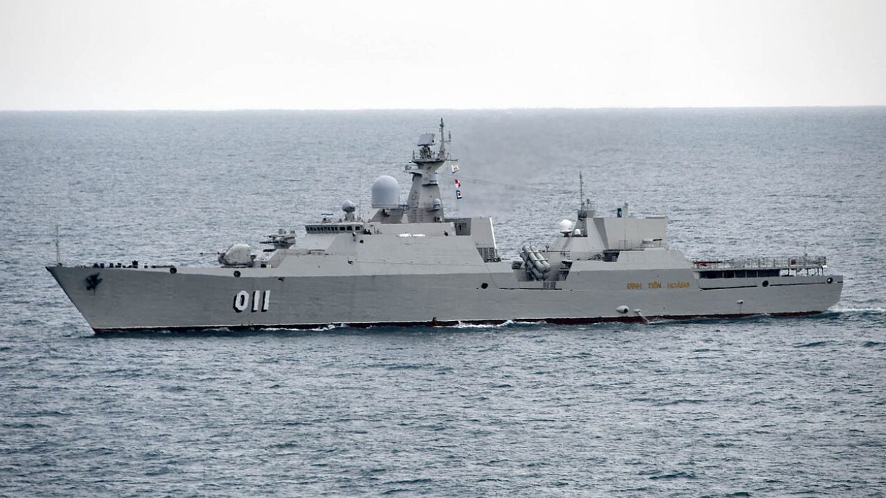 Fregat Gepard Đinh Tiên Hoàng Vietnam dari Rusia