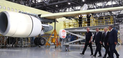 Presiden Putin kunjungi fasilitas produksi pesawat MC-21