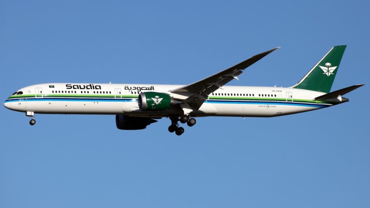 Saudia Boeing 787-10 Dreamliner