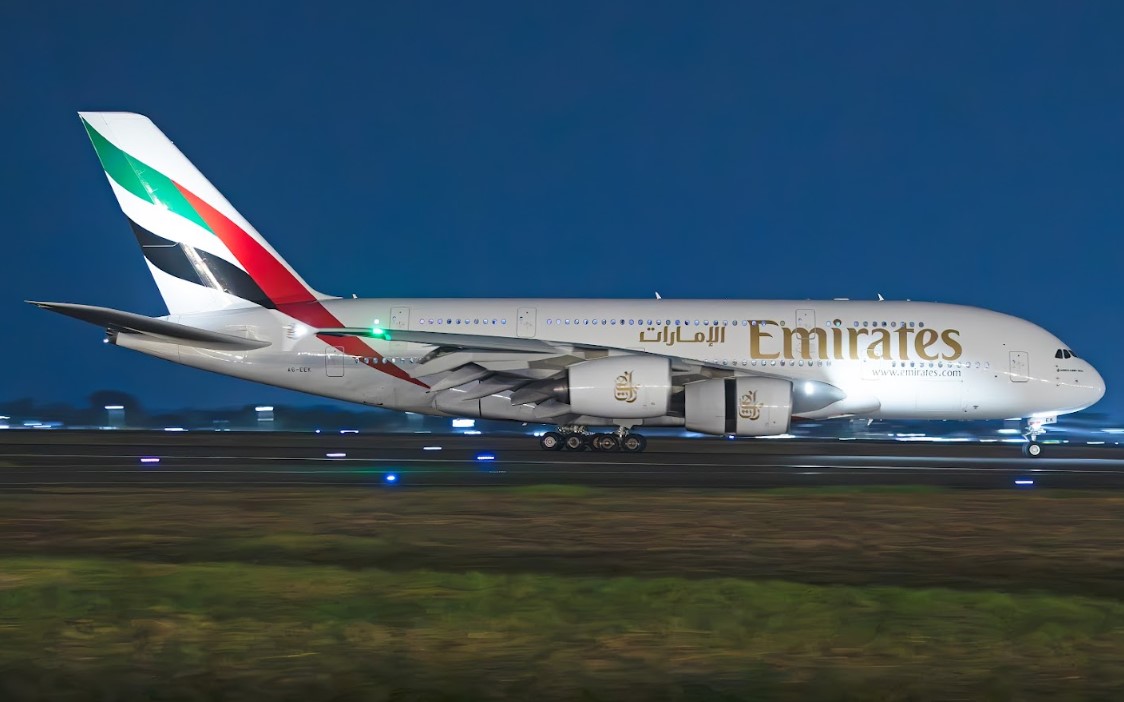 A380 Emirates mendarat di CGK.