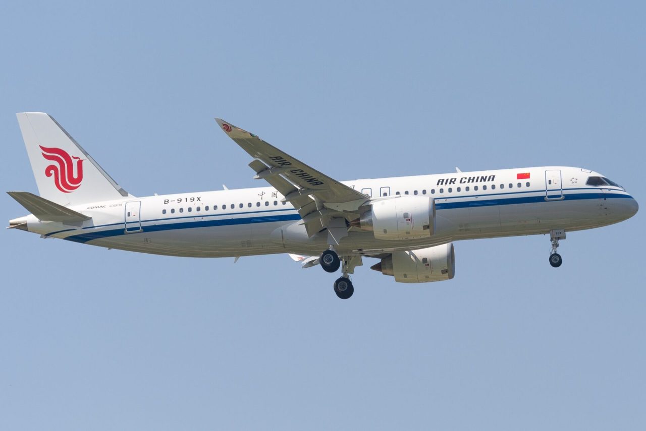 Pesawat jet komersial COMAC C919.