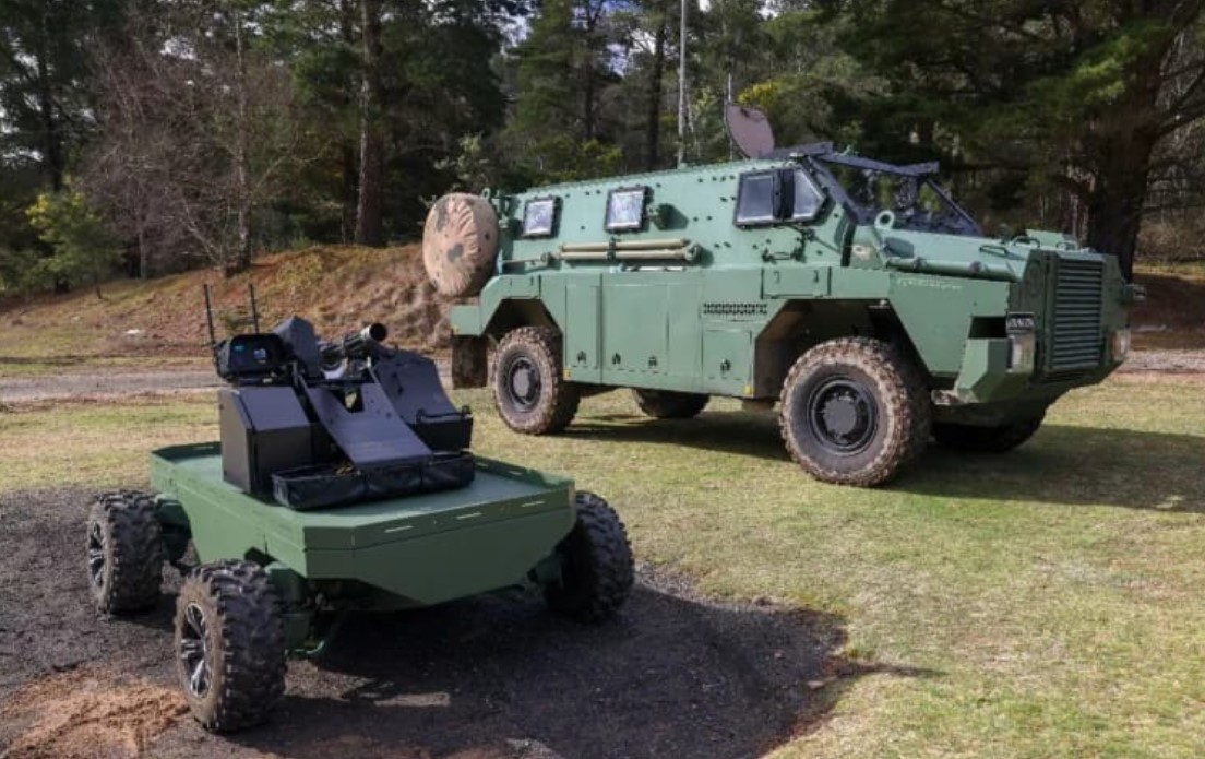 Thales Australia menguji coba Guardian Angel Combat UGV.
