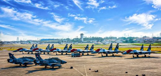Enam jet tempur Sukhoi Flanker di Lanud Halim Perdanakusuma, Meriahkan HUT ke-81 RI.