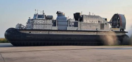 Hovercraft LCAC-100 buatan Textron untuk USN