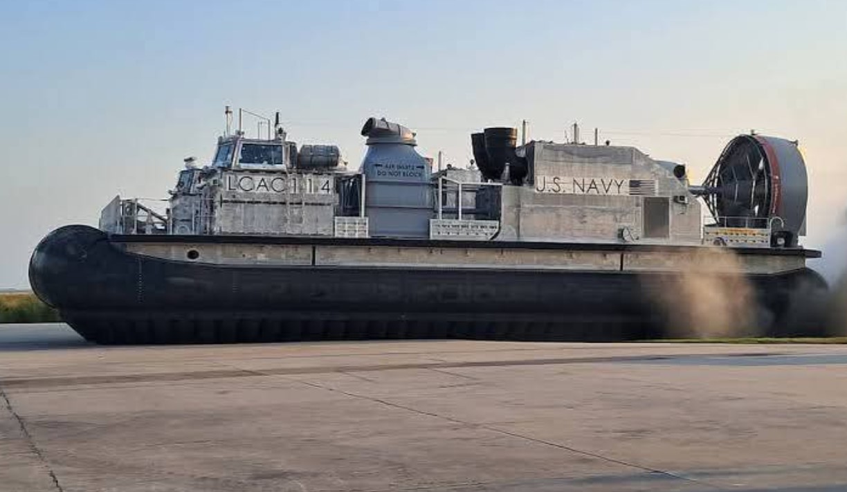 Hovercraft LCAC-100 buatan Textron untuk USN