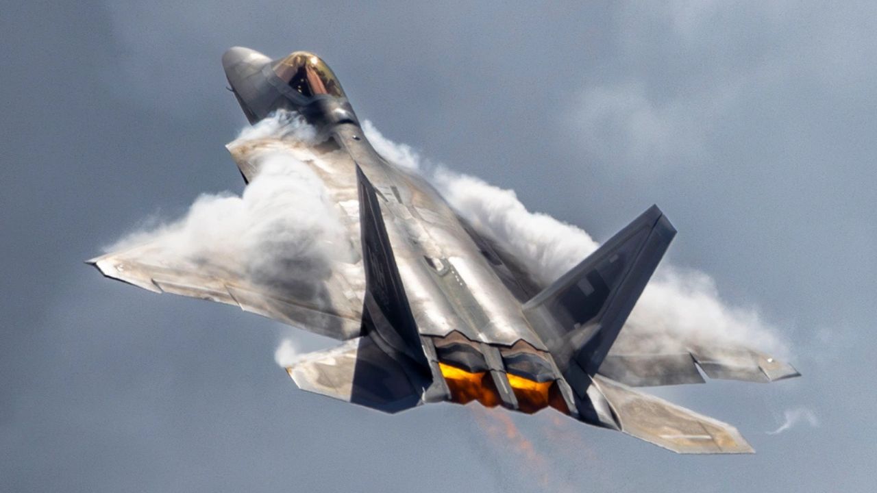 Jet tempur siluman F-22 Raptor USAF