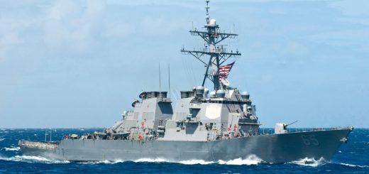 Kapal perusak AS USS Benfold mati listik empat hari di LCS
