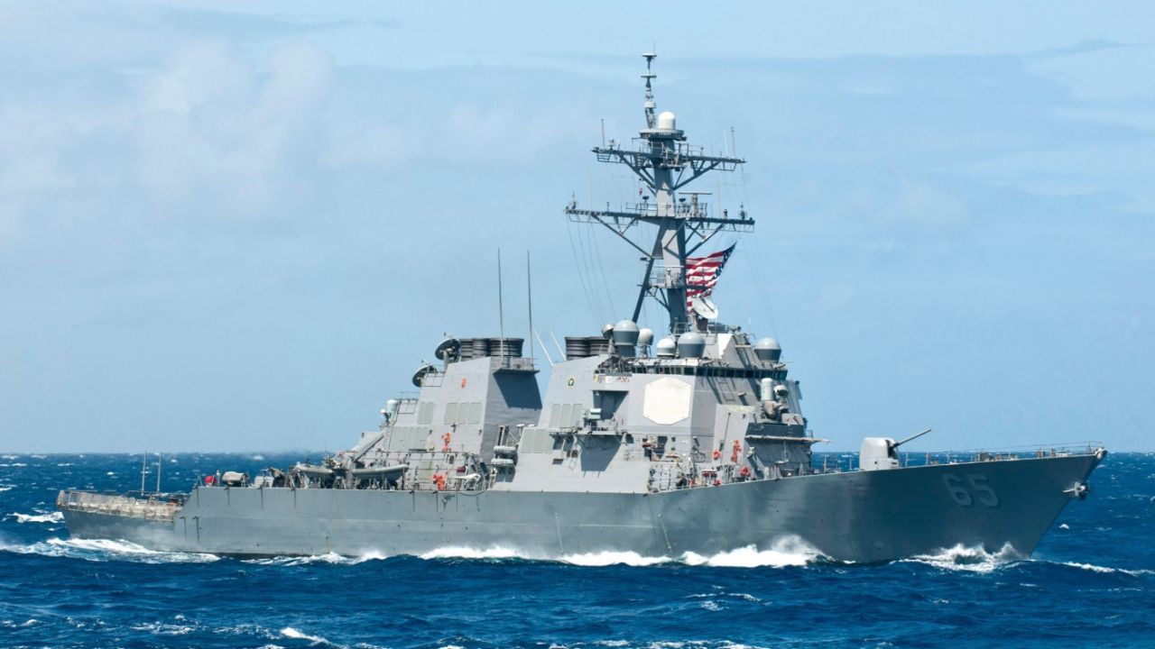 Kapal perusak AS USS Benfold mati listik empat hari di LCS