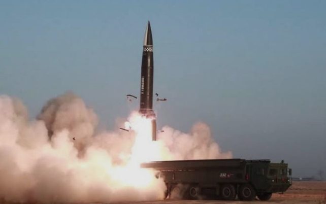Kendaraan pengusung rudal KN-30
