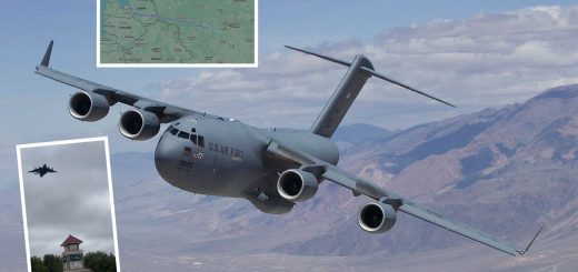Pesawat C-17 Globemaster III USAF mendarat di Moskow