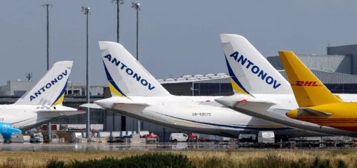 Pesawat-pesawat Antonov Airlines di Bandara Leipzig Jerman