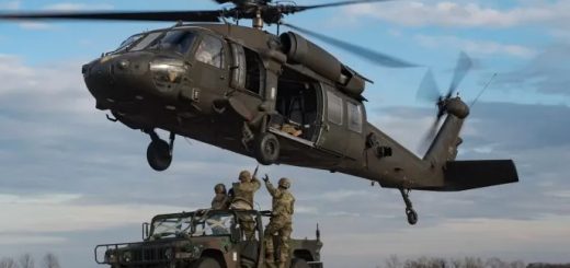 Helikopter UH-60L Black Hawk