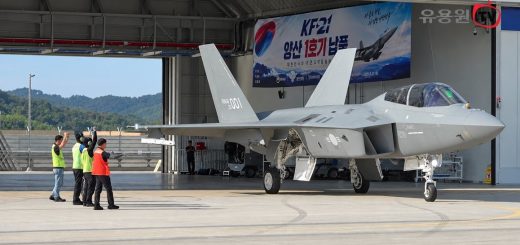 Jet KF-21 Boramae seri produksi pertama dikirimkan ke ROKAF