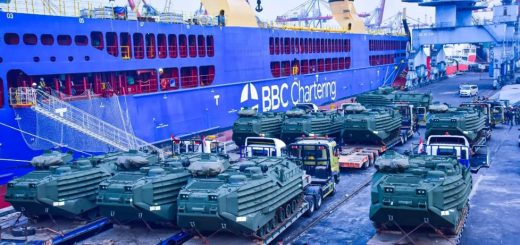 Kendaraan tempur amfibi AAV untuk Korps Marinir tiba di Jakarta