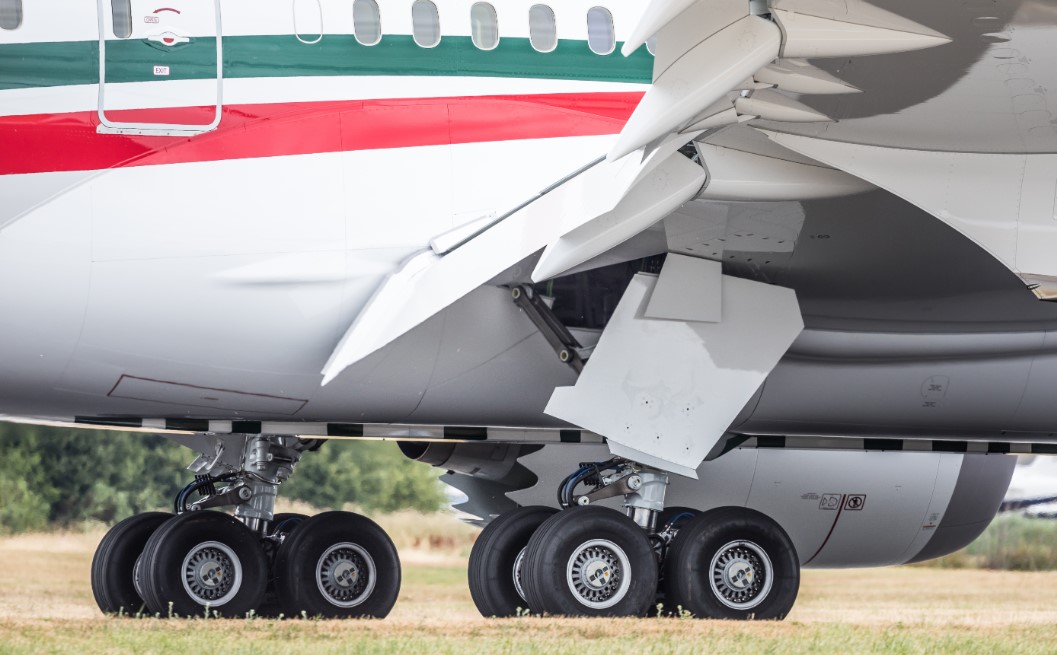 Landing gear pesawat Boeing 787