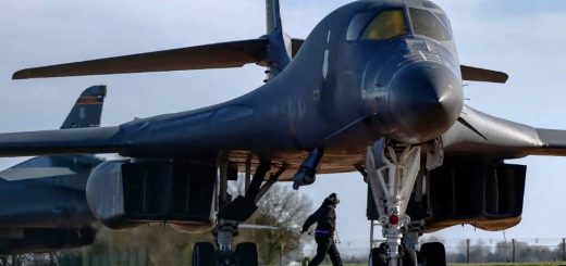 Pengebom B-1B Lancer AS di RAF Fairford Inggris