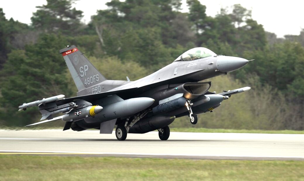 Pesawat F-16 USAF di Spangdahlem Air Base Jerman