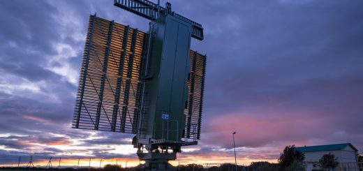 Radar jarak jauh Lanza LRR buatan Indra Spanyol