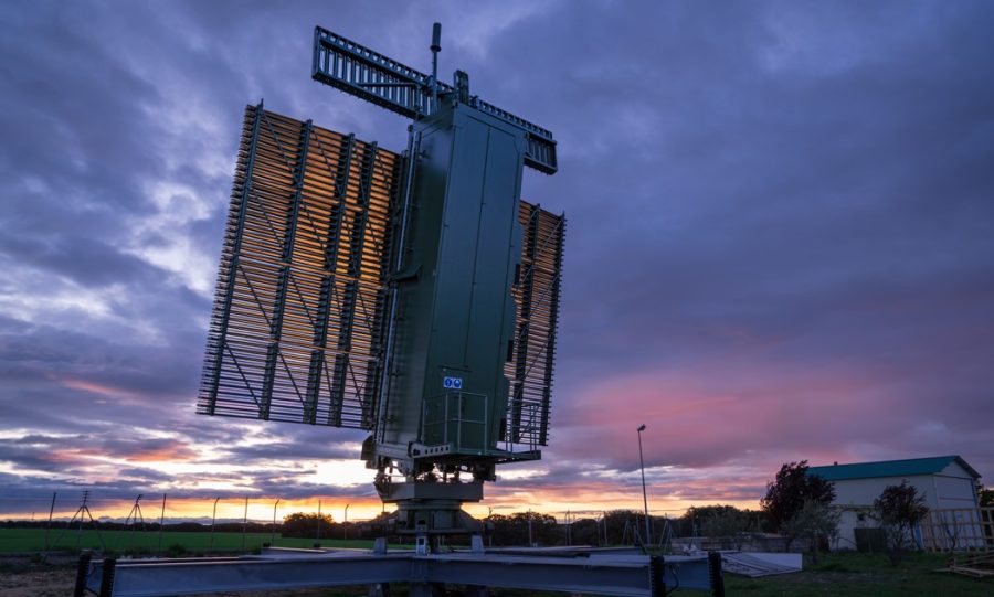 Radar jarak jauh Lanza LRR buatan Indra Spanyol
