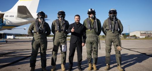 Zelensky tinjau pelatihan pilot F-16 dan Gripen Ukraina di Kanada