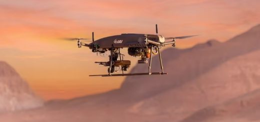 Drone quadcopter dilengkapi senapan mesin M250
