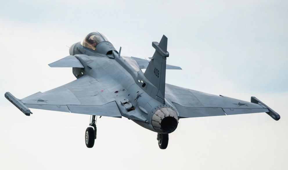 Jet tempur Gripen E rakitan Embraer terbang perdana