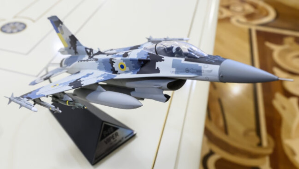 Miniatur F-16 Viper Ukraina