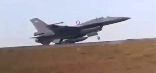Pendaratan jet tempur F-16 di Tol Paspro Jawa Timur