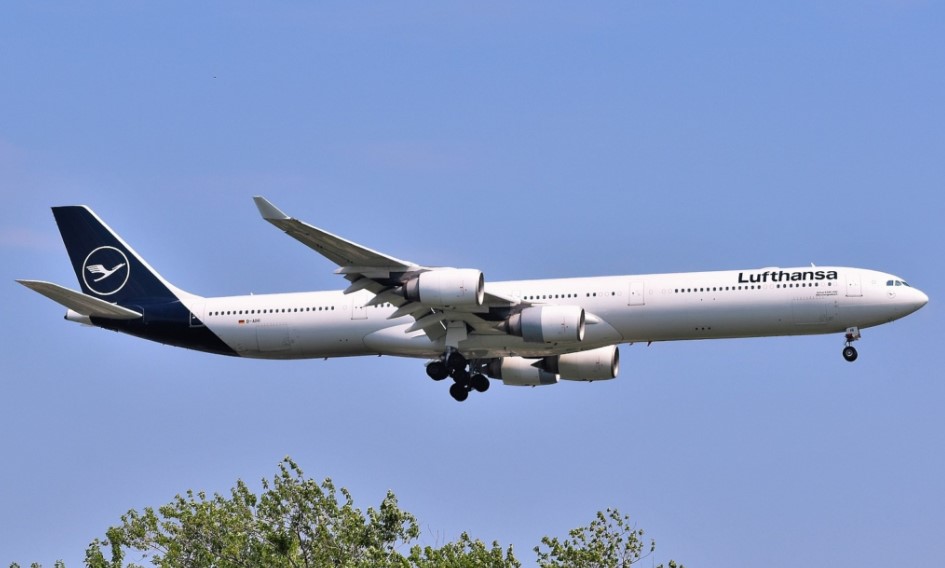 Pesawat Lufthansa A340-600