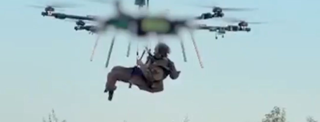 Prajurit Ukraina yang terluka dievakuasi menggunakan drone