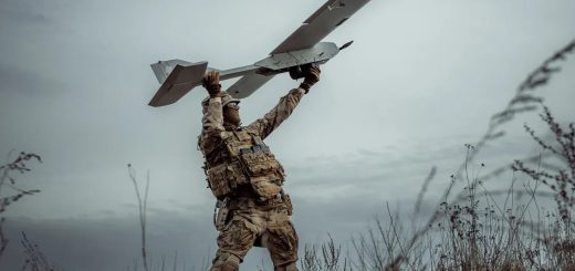 SpaceX batasi koneksi Starlink pada drone Ukraina