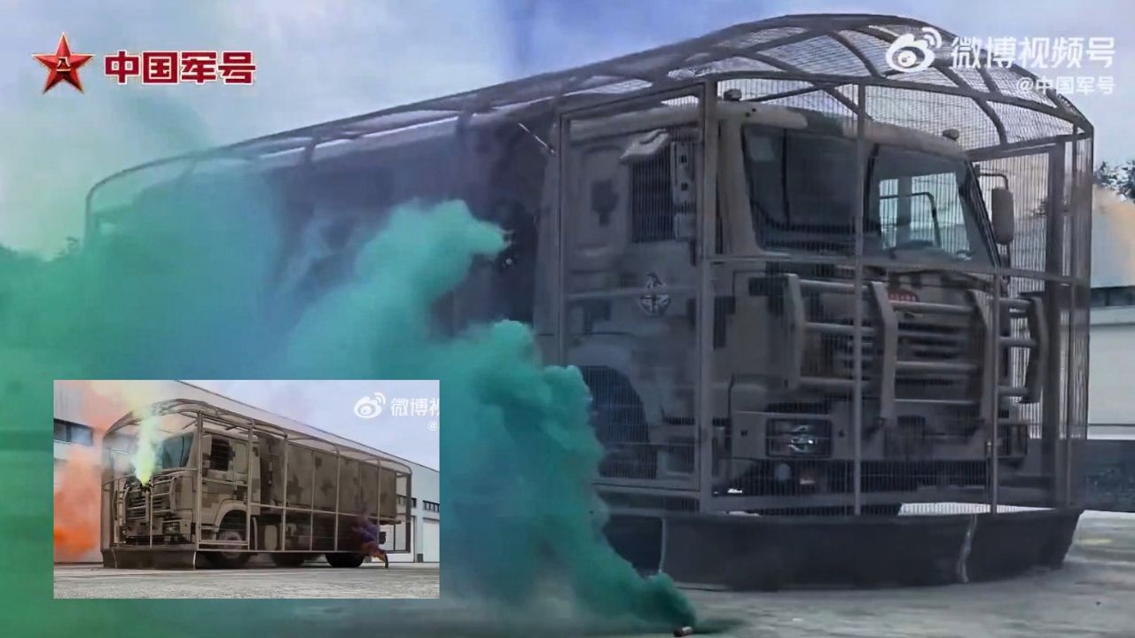 Tiongkok lindungi truk militer dengan kandang besi